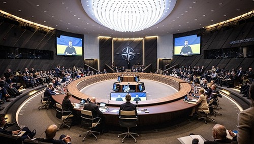 NATO Setuju untuk Memasok Lagi Sistem Pertahanan Udara untuk Ukraina - ảnh 1