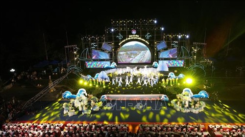 Pembukaan Festival Wisata Bahari Ha Tinh Tahun 2024 - ảnh 1
