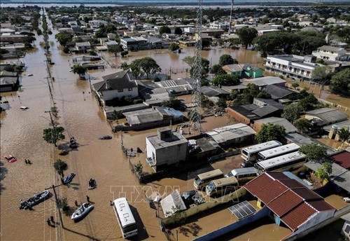 Banjir di Brasil Mengakibatkan Kematian 143 Orang - ảnh 1