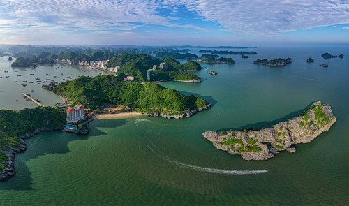 Teluk Ha Long - Kepulauan Cat Ba: Warisan Alam Dunia Antar Provinsi dan Kota yang Pertama di Vietnam - ảnh 3