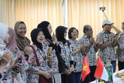 Program Siaran Bahasa Indonesia: Dari Instruki Paman Ho Hingga Jembatan Penghubung Persahabatan Vietnam – Indonesia Melalui Gelombang Siaran - ảnh 3