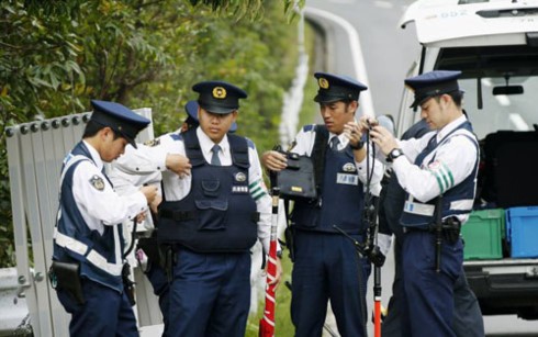 Bomb threats force evacuations, snarl transport in Japan - ảnh 1