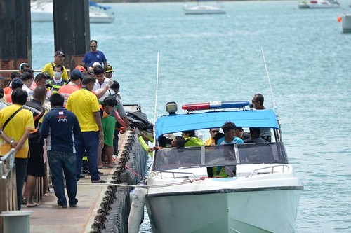 Thais fear 'no chance' of more survivors from tourist boat - ảnh 1