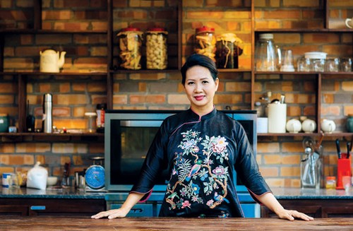 Businesswoman promotes Vietnamese traditional dishes   - ảnh 1