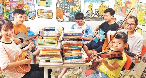 Vietnamese  student devotes his youth to spreading kindness - ảnh 2