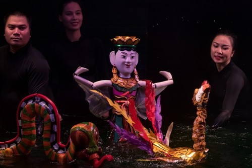 Puppeteers breathe new life into puppetry art - ảnh 1