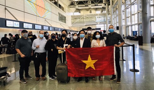 270 Vietnamese citizens safely repatriated from Australia, NZ - ảnh 1