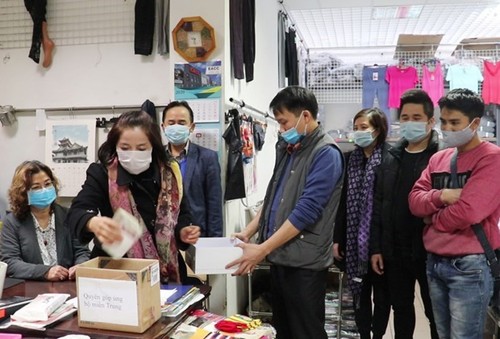 Europe-based OVs raise funds for flood victims in central Vietnam - ảnh 1