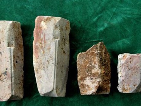 Co Loa arrowhead mould collection recognised as national treasure - ảnh 1