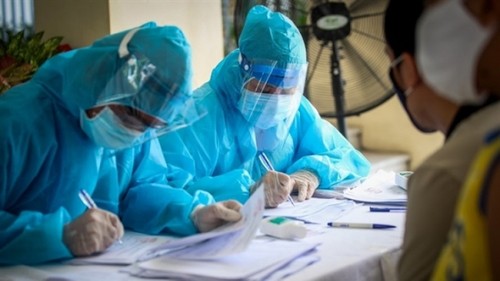 Three imported cases detected, COVID-19 vaccination to start soon - ảnh 1