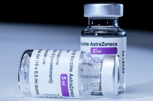 Nearly 300,000 AstraZeneca vaccine doses arrive in Vietnam - ảnh 1