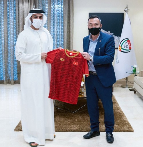Vietnam, UAE agree on football development cooperation  - ảnh 1