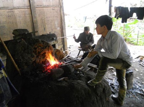 Жители селения Намтяу провинции Иенбай увлекаются фотографированием - ảnh 2