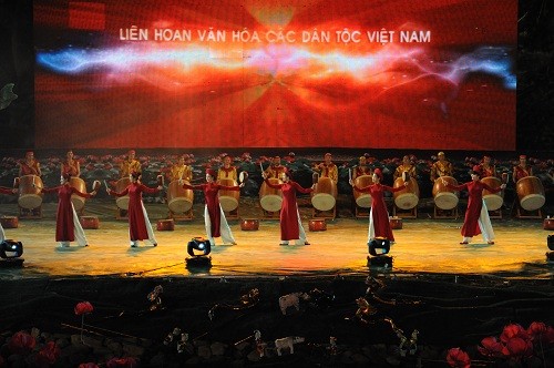 Вечерний праздник культуры народностей Вьетнама - ảnh 1