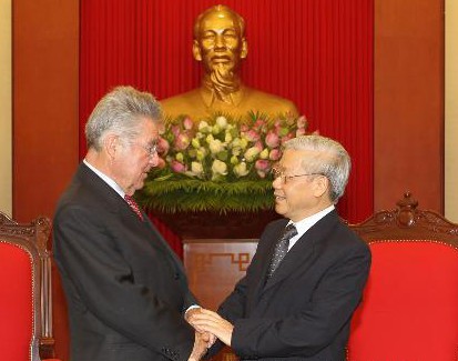 Руководители Вьетнама провели переговоры с президентом Австрии Хайнцем Фишером - ảnh 1