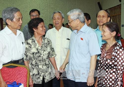 Нгуен Фу Чонг встретился с избирателями ханойских районов Бадинь и Хоанкием - ảnh 1