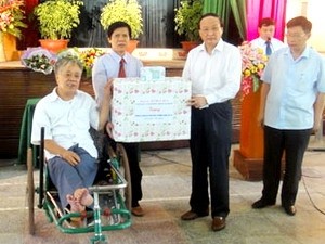 То Хи Рыа посетил лечебно-реабилитационый центр для инвалидов войны - ảnh 1