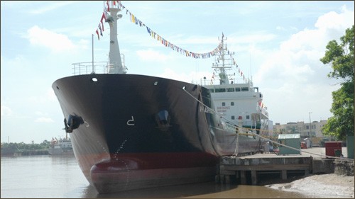 Церемония передачи крупнейшего в Юго-Восточной Азии судна для перевозки асфальта - ảnh 1