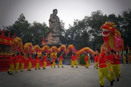 В Ханое состоялся праздник, посвященный 224-летию со дня победы Нгокхой-Донгда - ảnh 1