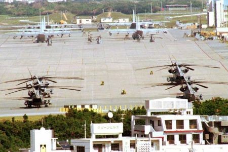 Правительство Японии потребовало от властей Окинавы ратифицировать план перемещения военной базы США - ảnh 1