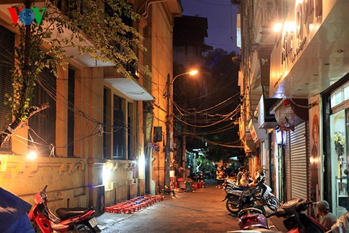 Тихая ночь в старом городском квартале Ханоя - ảnh 13