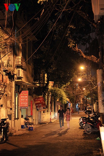 Тихая ночь в старом городском квартале Ханоя - ảnh 15