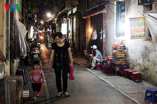 Тихая ночь в старом городском квартале Ханоя - ảnh 16