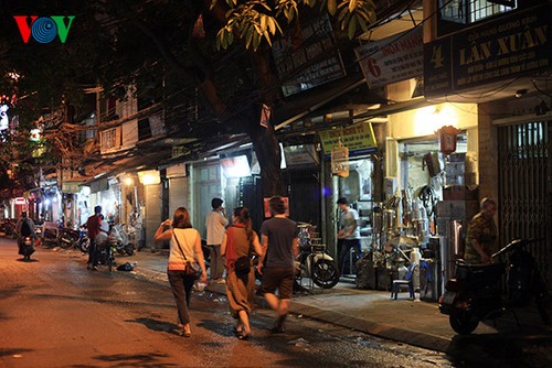 Тихая ночь в старом городском квартале Ханоя - ảnh 17