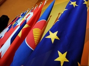 В Джакарте состоялся форум «Политика и Экономика ЕС-АСЕАН 2013» - ảnh 1