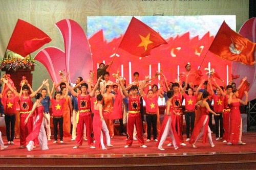 Во Вьетнаме проходят мероприятия, посвященные 38-летию со дня воссоединения страны - ảnh 1