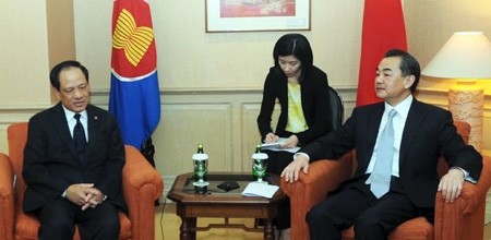 Новый министр иностранных дел КНР встретился с генеральным секретарем АСЕАН - ảnh 1