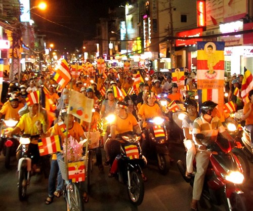 Во Вьетнаме отмечается 2557-летие со дня рождения Будды - ảnh 2