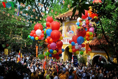 МВД СРВ поздравило Вьетнамскую буддийскую сангху с Днём рождения Будды - ảnh 1