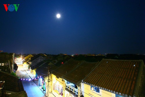 Древний город Хойан в летнюю лунную ночь - ảnh 1