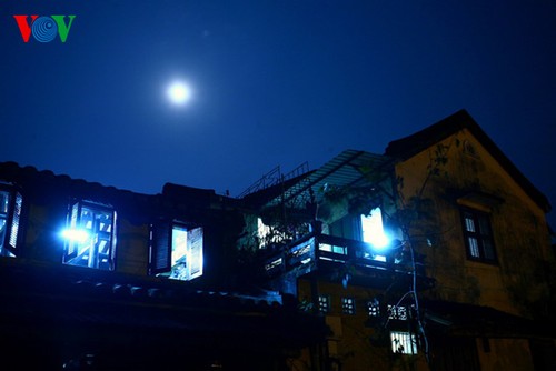 Древний город Хойан в летнюю лунную ночь - ảnh 5