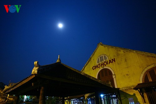 Древний город Хойан в летнюю лунную ночь - ảnh 7
