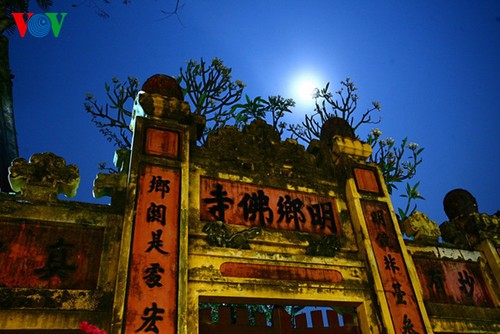 Древний город Хойан в летнюю лунную ночь - ảnh 9
