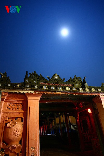 Древний город Хойан в летнюю лунную ночь - ảnh 10