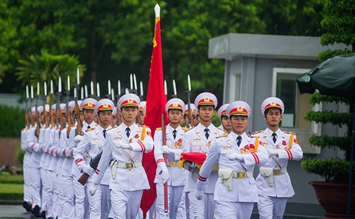 Церемония поднятия флага в Ханое одновременно с той же на Чыонгша - ảnh 1