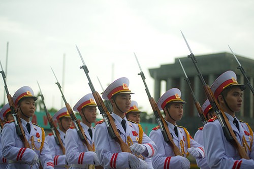 Церемония поднятия флага в Ханое одновременно с той же на Чыонгша - ảnh 3