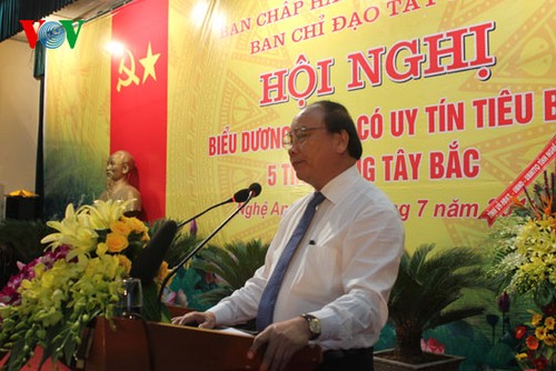 Чествование авторитетных лиц в 5 горных провинциях Северного Вьетнама - ảnh 1