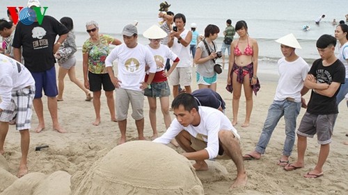 Конкурс песчаных скульптур на пляже Дананг - ảnh 3