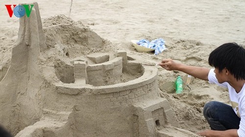 Конкурс песчаных скульптур на пляже Дананг - ảnh 4
