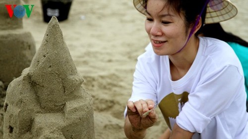Конкурс песчаных скульптур на пляже Дананг - ảnh 7