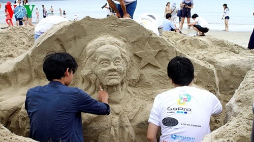 Конкурс песчаных скульптур на пляже Дананг - ảnh 8
