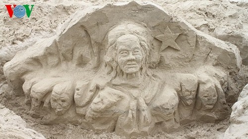 Конкурс песчаных скульптур на пляже Дананг - ảnh 9