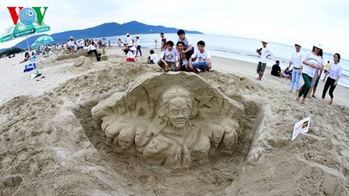 Конкурс песчаных скульптур на пляже Дананг - ảnh 10