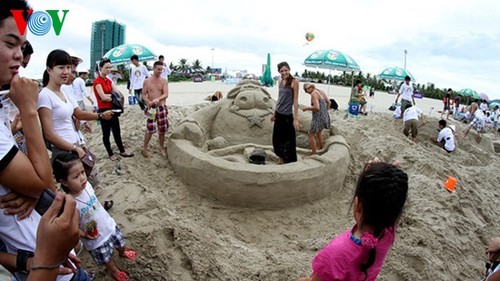 Конкурс песчаных скульптур на пляже Дананг - ảnh 14