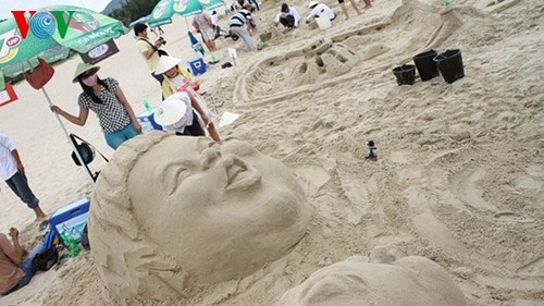 Конкурс песчаных скульптур на пляже Дананг - ảnh 15