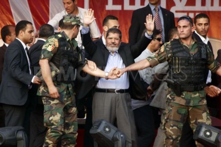 Прокуратура Египта арестовала свергнутого президента Мухаммеда Мурси - ảnh 1